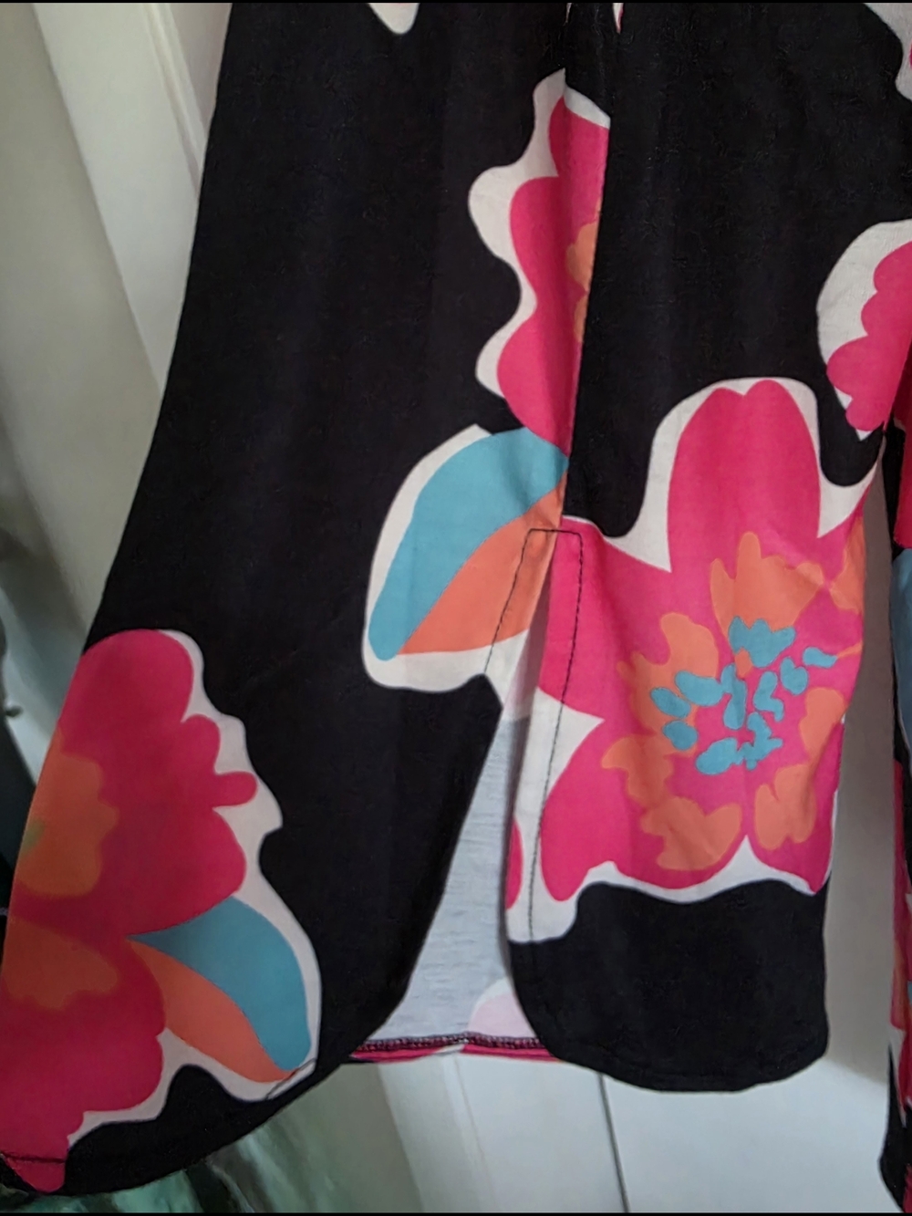 Southern Stich Floral V-Neck Long Sleeve Top - Black with Pink & Teal Flowers XL - Picture 3 of 8